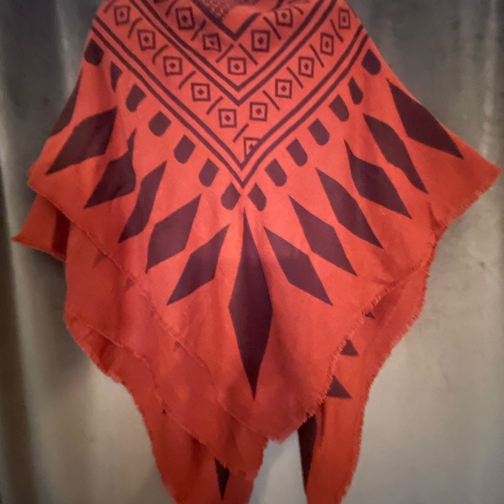 Saks Fifth Avenue shawl/wrap - Picture 4 of 10